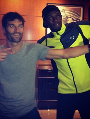 Bolt e Webber no Japão atletismo e F-1 (Foto: Reprodução Twitter)