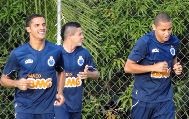 Anselmo Ramon, Diego Renan e Wellington Paulista, Cruzeiro (Foto: Tarcísio Badaró / Globoesporte.com)