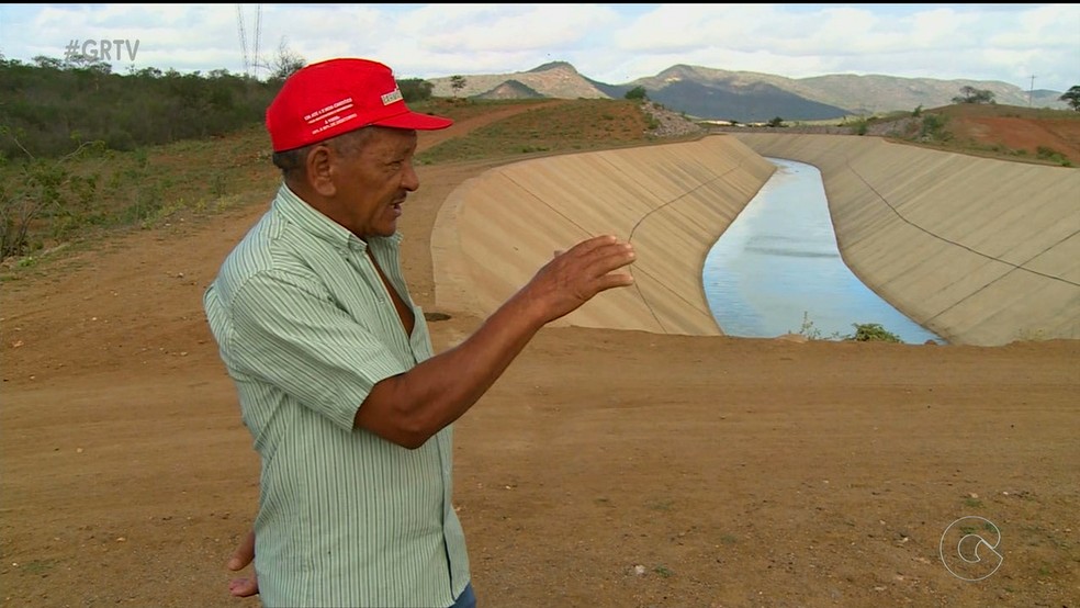 Manoel espera a conclusão da obra do eixo norte  (Foto: Reprodução/ TV Grande Rio )