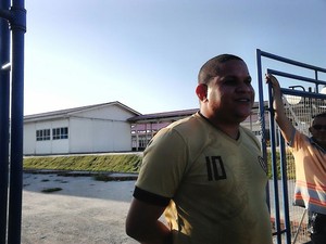 Diretor da escola, José Caetano, disse que problema já está sendo resolvido (Foto: Karina Dantas/G1)