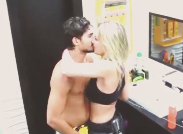 Fernanda Keulla e André Martinelli relembram os beijos no "BBB 13" (Foto: Reprodução do Instagram)