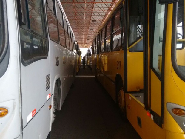 Paralisação ocorreu das 14 às 15h no Terminal Central (Foto: Denise de Medeiros/RBS TV) Paralisação ocorreu das 14 às 15h no Terminal Central (Foto: Denise de Medeiros/RBS TV)