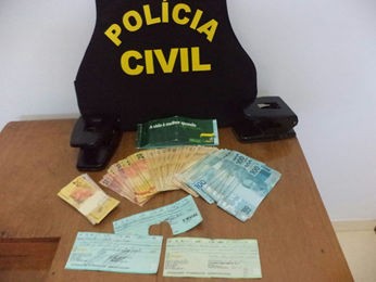 Dinheiro foi apreendido na casa de vereador (Foto: PolÃ­cia Civil de Porto dos GaÃºchos)