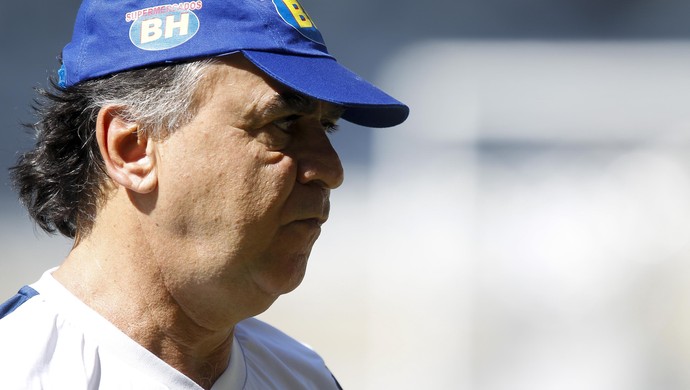 Palmeiras faz proposta por Marcelo Oliveira; técnico estuda a oferta