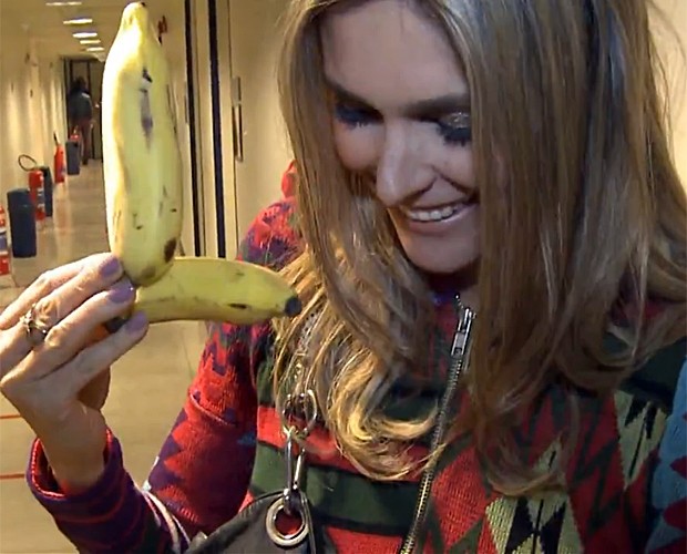 Fernanda Lima bananas bolsa (Foto: Reprodução) Fernanda Lima bananas bolsa (Foto: Reprodução)
