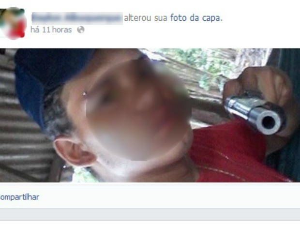 Jovem armado no Acre  (Foto: Reprodução/Facebook)