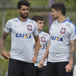 Oswaldo relaciona 23 jogadores para enfrentar a Chapecoense em Itaquera