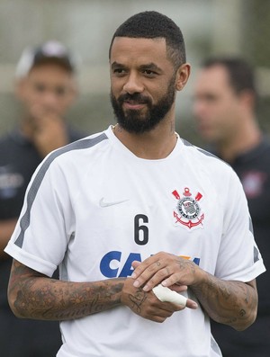 Cristian faz tratamento na panturrilha e vira dúvida para enfrentar o Santos