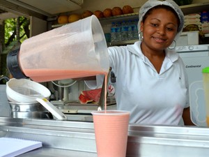 Venda de sucos aumenta 50% em dias de calor, diz comerciante de Campinas, SP (Foto: Lucas Jerônimo/G1)