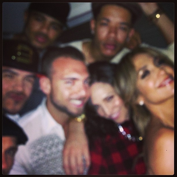 Jennifer Lopez coom amigos em lançamento de seu novo álbum (Foto: Instagram/ Reprodução)