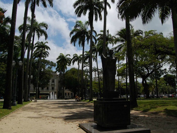 "Monumento aos Heróis de 1817", na Praça da República, zona central do Recife. (Foto: Vanessa Bahé/G1)