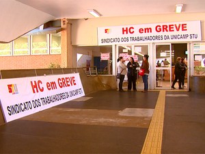 Faixas na entrada do Hospital de Clínicas (HC) da Universidade Estadual de Campinas (Unicamp) avisam sobre greve (Foto: Reprodução EPTV)