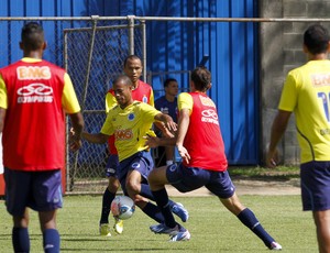Mayke, lateral direito do Cruzeiro (Foto: Washington Alves / Vipcomm)