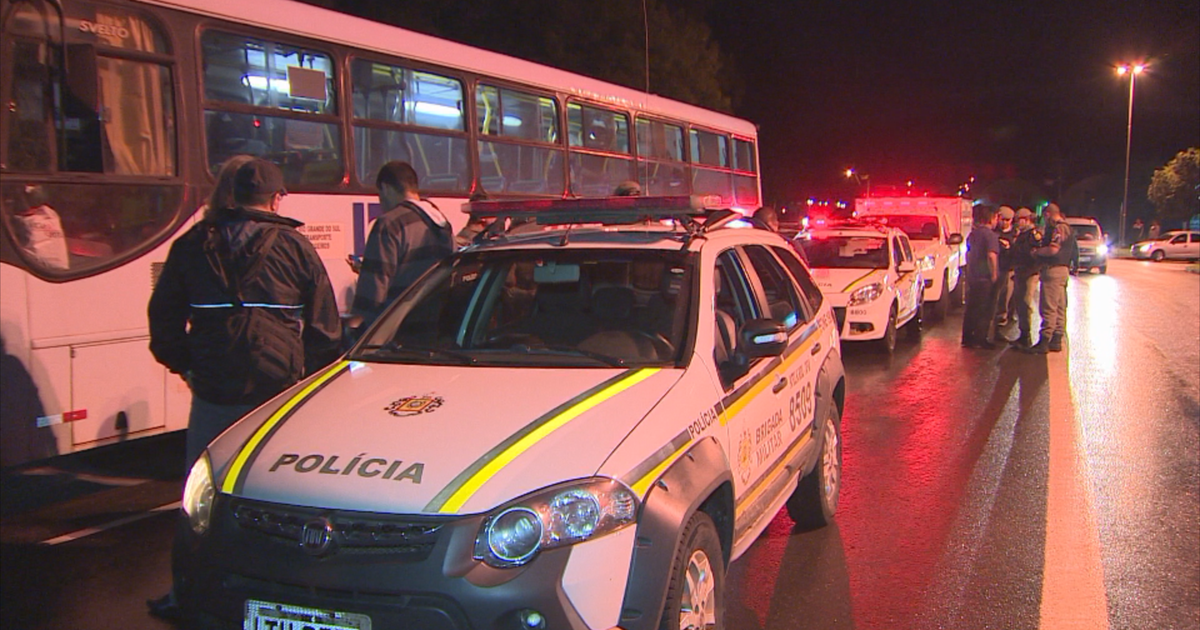 G1 Polícia indicia 3 suspeitos por morte de PM em ônibus de Porto