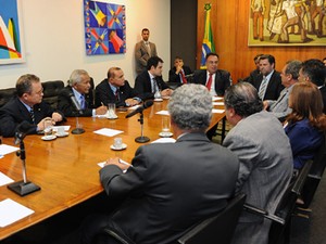 O presidente em exercício da Câmara, André Vargas (PT-PR), se reúne com líderes nesta quinta (20) (Foto: JBatista/Ag.Câmara)