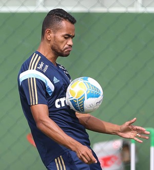 Oswaldo treina com nova defesa, e Verdão terá mudança em Sorocaba