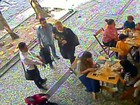 Imagens mostram ação de suspeitos de furto em café na Zona Sul do Rio