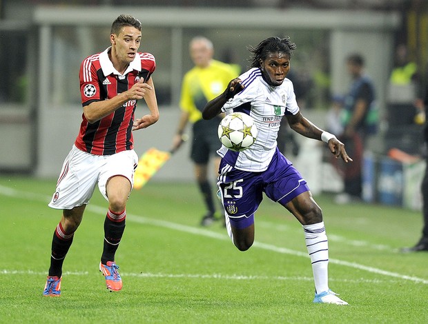 Mattia De Sciglio e Dieudonne Mbokani, Milan x Anderlecht (Foto: Agência Getty Images)