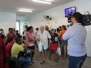 Pacientes reclamam de demora no Hospital do Parque Piauí (Foto: Pedro Santiago/G1)