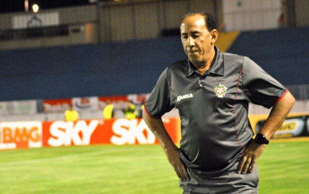 Arbitragem nos jogos do Boa Esporte não tem agradado o técnico Nedo Xavier (Foto: Lucas Magalhães / EPTV)