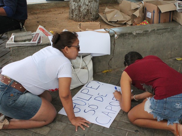 Manifestação contra impeachment em Petrolina neste sábado (Foto: Taisa Alencar/G1) Manifestação contra impeachment em Petrolina neste sábado (Foto: Taisa Alencar/G1)