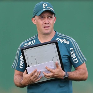 Com Michel Bastos à parte, Eduardo observa reservas contra sub-18