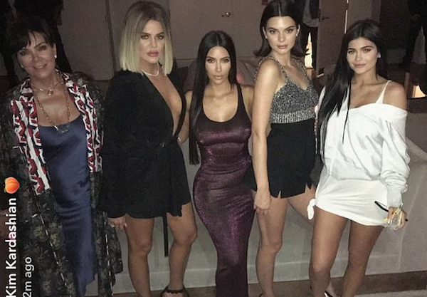 Kris Jenner, Khloé Kardashian, Kim Kardashina, Kendall Jenner e Kylie Jenner (Foto: Snapchat)