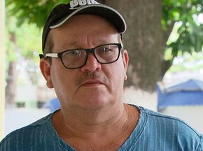 O pai do adolescente contou que o filho estava passeanco com amigos quando viu a blitz e fez um retorno para tentar fugir (Foto: Reprodução / TV Globo)