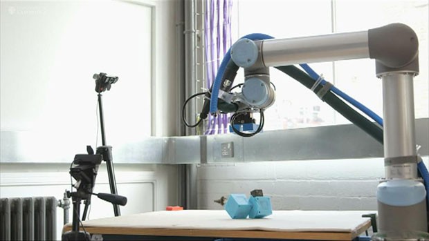 Pesquisadores britânicos desenvolveram um robô capaz de construir outros robôs ainda melhores sem intervenção humana. (Foto: BBC)
