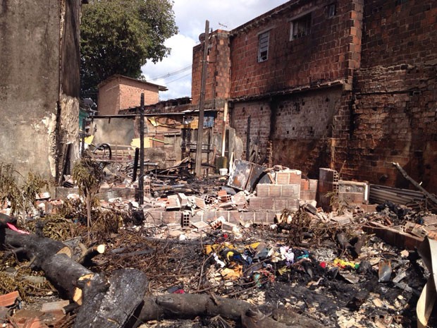 G Inc Ndios Atingem Casas E Dep Sito De Reciclagem Do Grande Recife