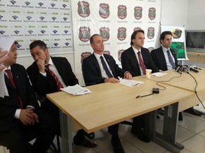 Delegados da Polícia Federal se reúnem para coletiva de imprensa em Varginha (Foto: Samantha Silva / G1) Delegados da Polícia Federal se reúnem para coletiva de imprensa em Varginha (Foto: Samantha Silva / G1)