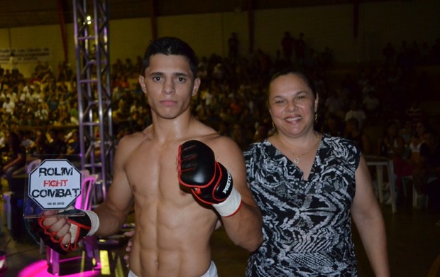Dona Jane e o neto Vinícius Moraes no Rolim Fight Combat (Foto: Flávio Godoi/GLOBOESPORTE.COM)