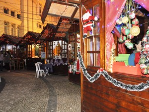 Quiosques comercializando produtos natalinos fazem parte da Vila de Natal. (Foto: Lúcia Ribeiro/G1) Quiosques comercializando produtos natalinos fazem parte da Vila de Natal. (Foto: Lúcia Ribeiro/G1)