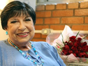A apresentadora Ignez Magdalena Aranha de Lima, conhecida como Inezita Barroso, é fotografada nos bastidores do programa 'Viola, minha Viola' na sede da TV Cultura em São Paulo, em fevereiro de 2012 (Foto: José Patrício/Estadão Conteúdo) A apresentadora Ignez Magdalena Aranha de Lima, conhecida como Inezita Barroso, é fotografada nos bastidores do programa 'Viola, minha Viola' na sede da TV Cultura em São Paulo, em fevereiro de 2012 (Foto: José Patrício/Estadão Conteúdo)