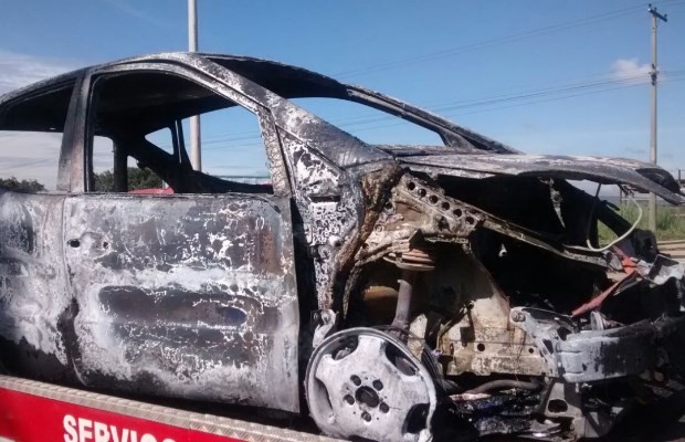 G Mercedes Destru Da Ap S Pegar Fogo Em Rodovia De Goi S Veja