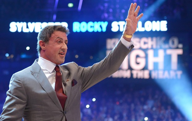 Intérprete do boxeador Rocky Balboa, Sylvester Stallone discursou antes da luta (Foto: EFE)