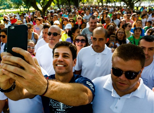 Atalla tira selfie com o público (Foto: Emmanuel Denaui/Divulgação)