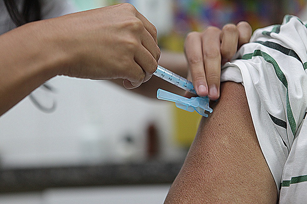 Oferta de vacina permanece apenas para grupos prioritários em Pernambuco (Foto: SES/Divulgação)