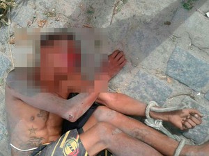 Suspeito de roubo é espancado por moradores na Bahia (Foto: Clériston Silva/Portal Clériston Silva)