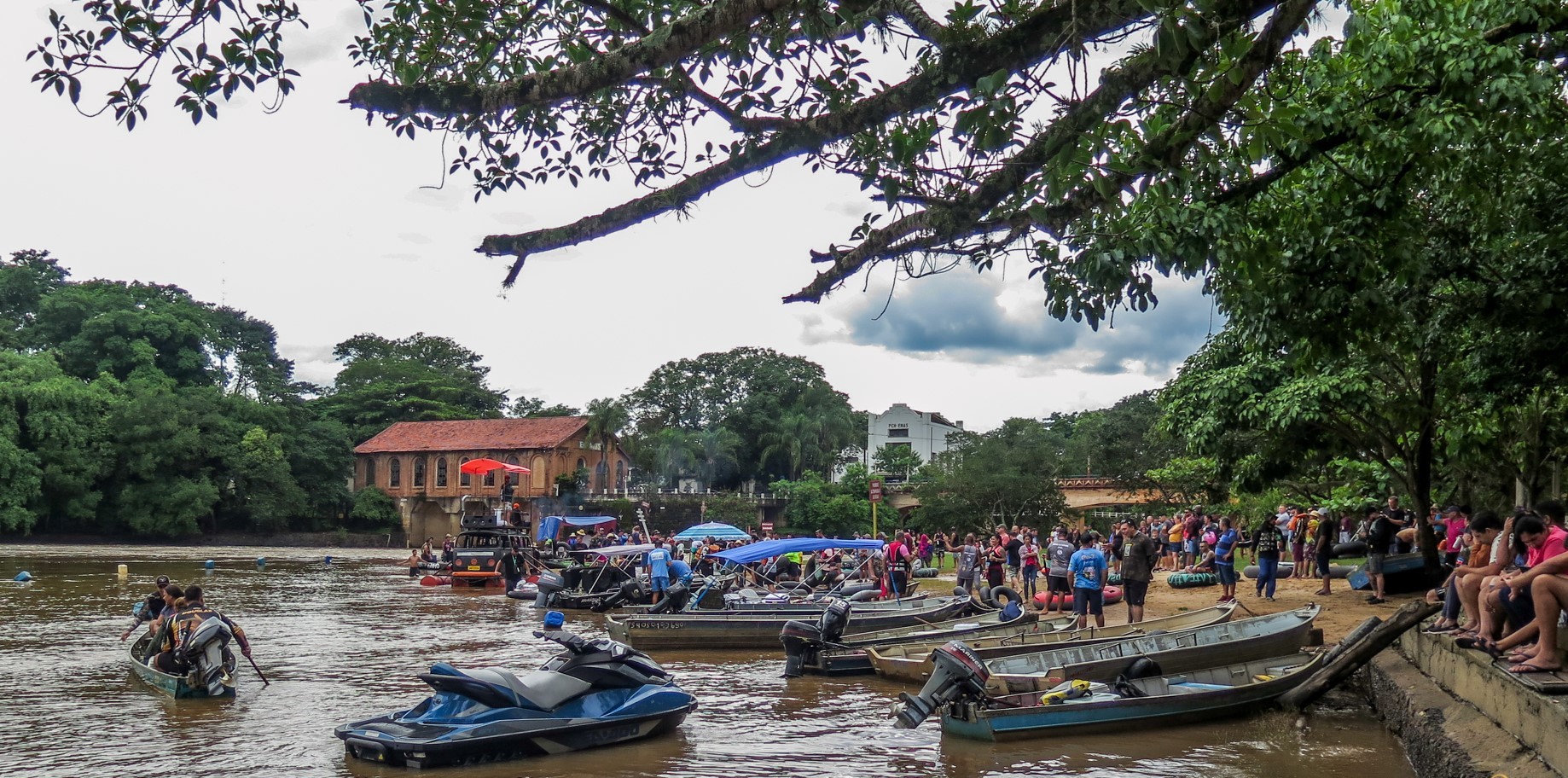 Fotos Tradicional Passeio De Boia No Rio Mogi Gua U Re Ne Centenas De