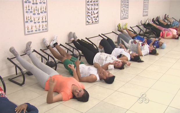Participantes do 'Acre TV em Forma' realizam treino funcional (Foto: Reprodução TV Acre)