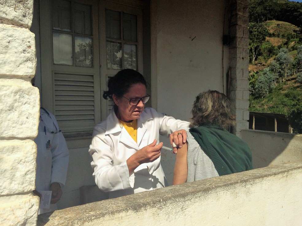 Vacina da febre amarela é disponibilizada pela rede pública de saúde (Foto: Divulgação / Ascom PMP Petrópolis)