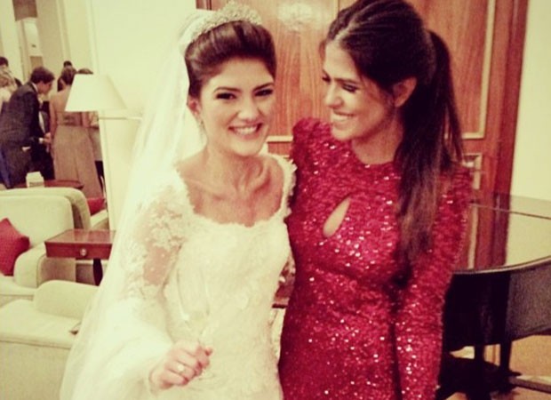 Antonia Morais com a amiga, a noiva Gabriela Gomes (Foto: Reprodução/Instagram)