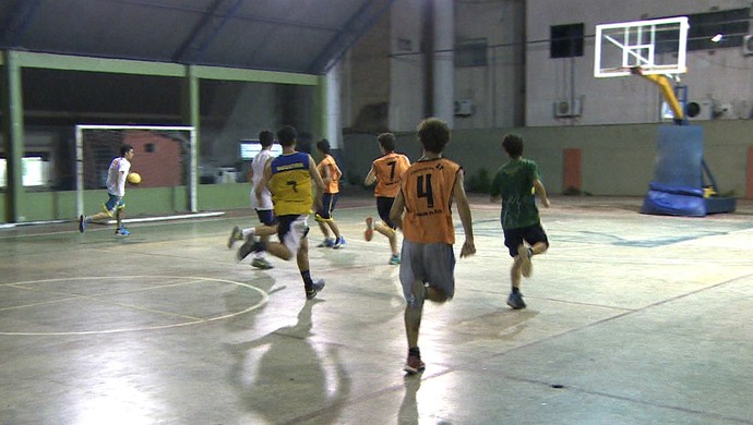 Equipe de basquete masculino do Barão dos Solimões (Foto: Reprodução/ TV Rondônia)