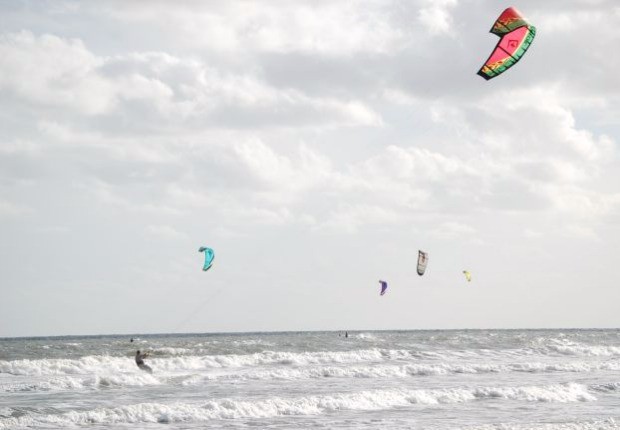 Kitesurf praia do Cassino RS (Foto: Miguel Pagano/Escola North/Divulgação)