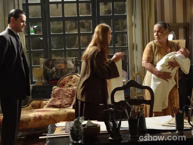 Ajudada por Manfred, Sílvia decide ir para a mansão com Heitorzinho (Foto: Joia Rara/ Tv Globo)