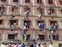 Polícia detém mais de mil pessoas por escândalo da cola na Índia