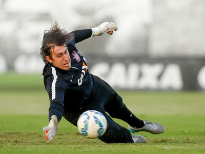 Cássio atinge marca no Dérbi e mira 