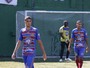 Jogador faz fila e marca gol de placa na final da Série C do Rio; veja vídeo
