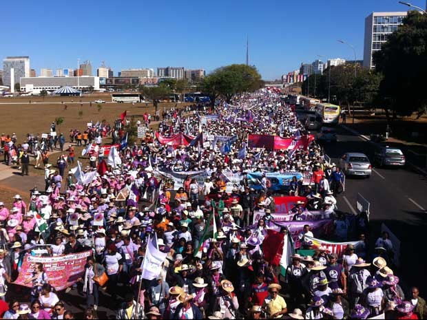 Marchadas Margaridas na Esplanada dos Ministe´ruos próximo ao Congresso Nacional (Foto: Gabriel Luiz/G1)